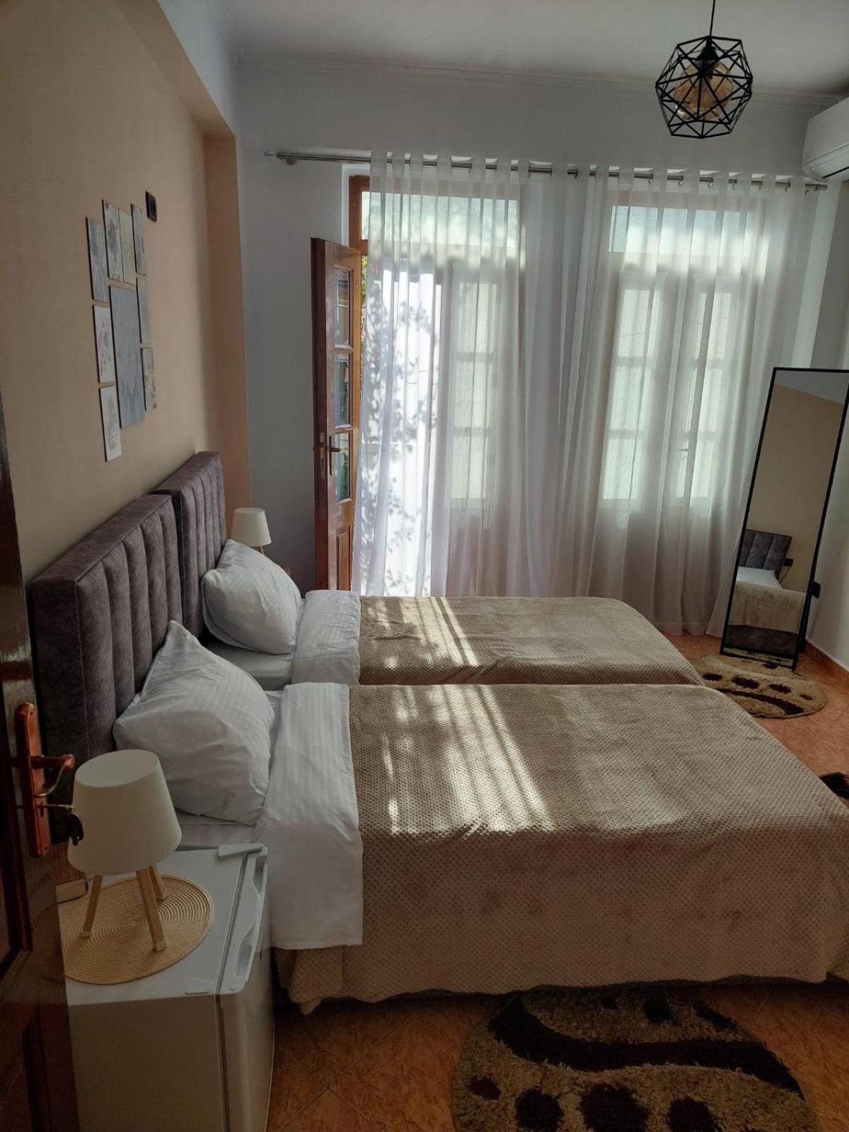 Godard Apartments Vlorë Εξωτερικό φωτογραφία